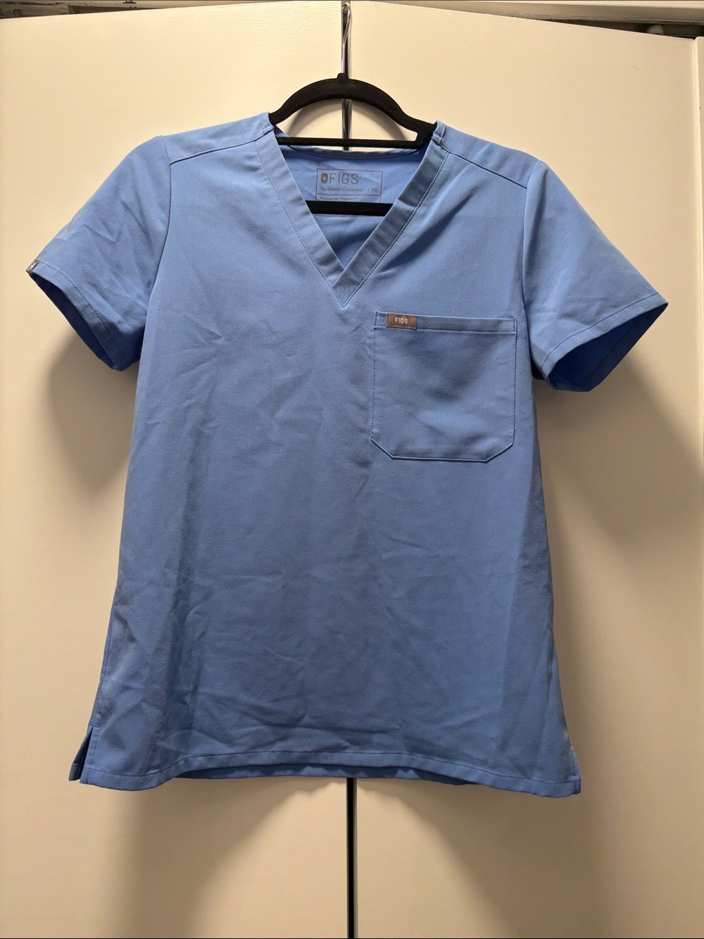 FIGS Women’s Catarina One Pocket Scrub Top